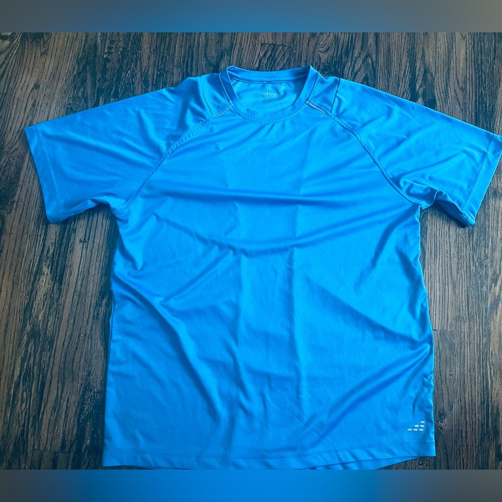 Men’s size Large short sleeve Drifit Royal blue shirt